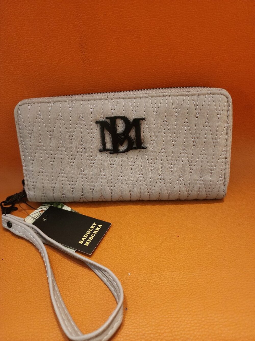 BADGLEY MISCHKA QUILTED WALLET W/PHONE HOLDER -TAUPE/LIGHT GREY